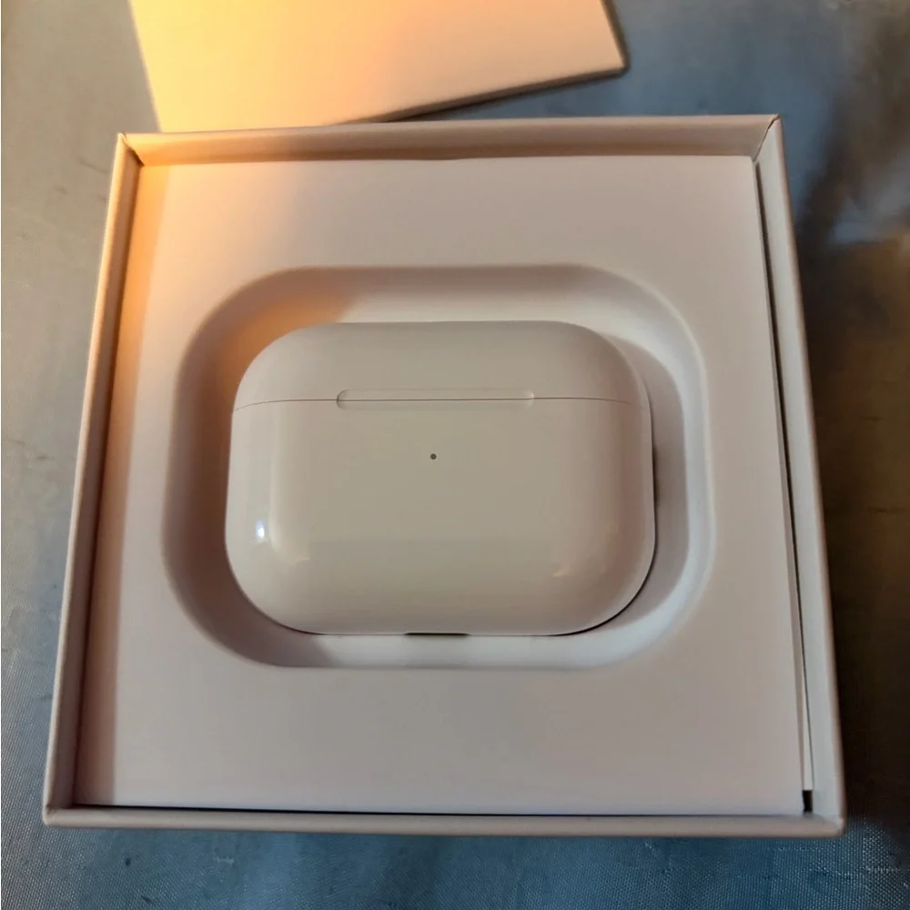 Wireless Earbuds with Charging Case - White
